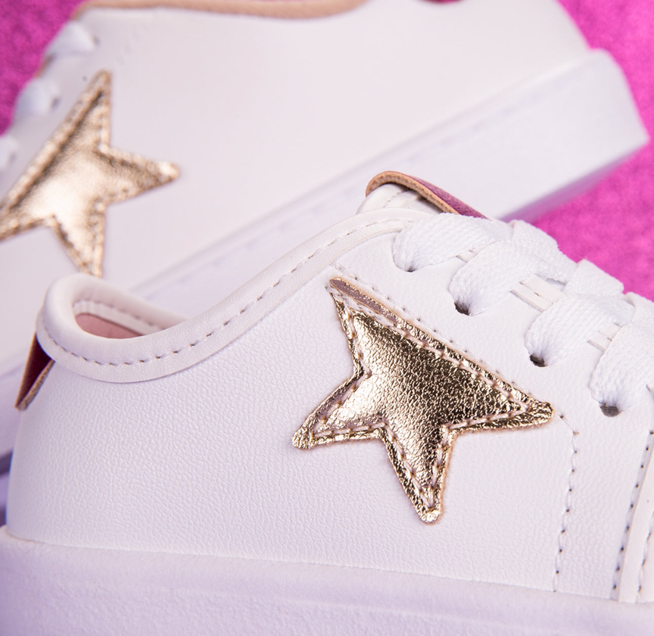 Zapatillas blancas para niñas con estrella