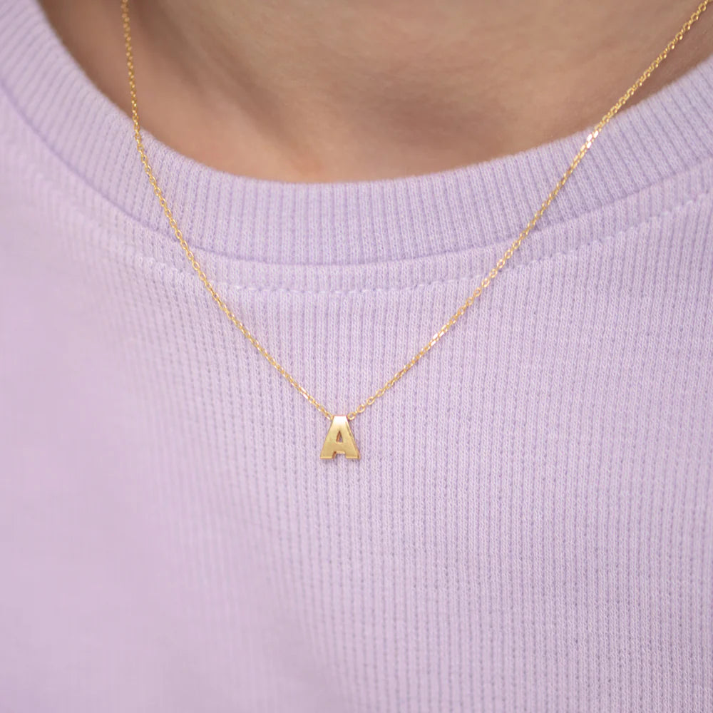 Cadena para niña con letra inicial 14k